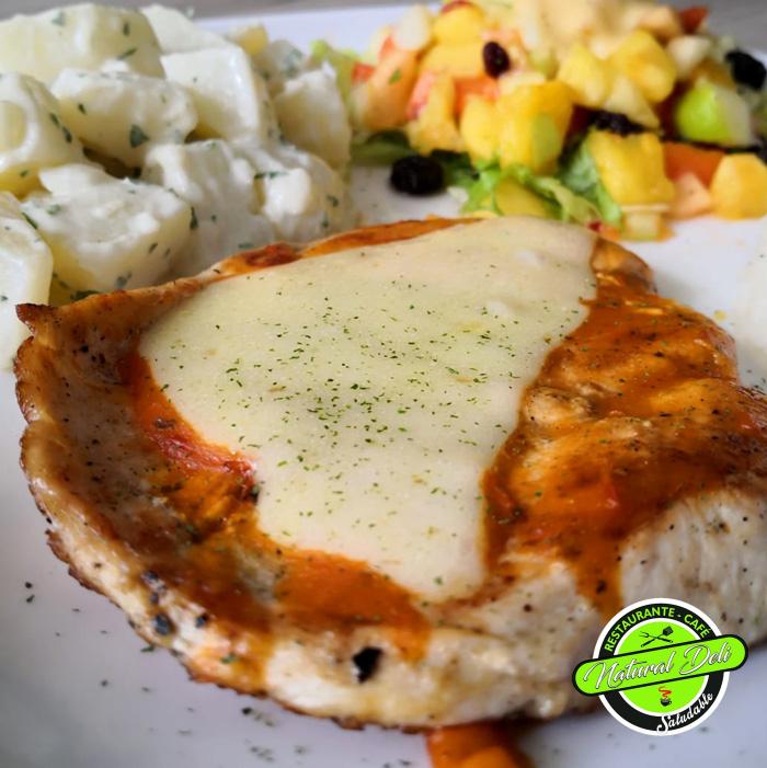 PECHUGA-NAPOLITANA Costillas de cerdo BBQ - Menú - Natural Deli - Restaurante saludable en Bogotá