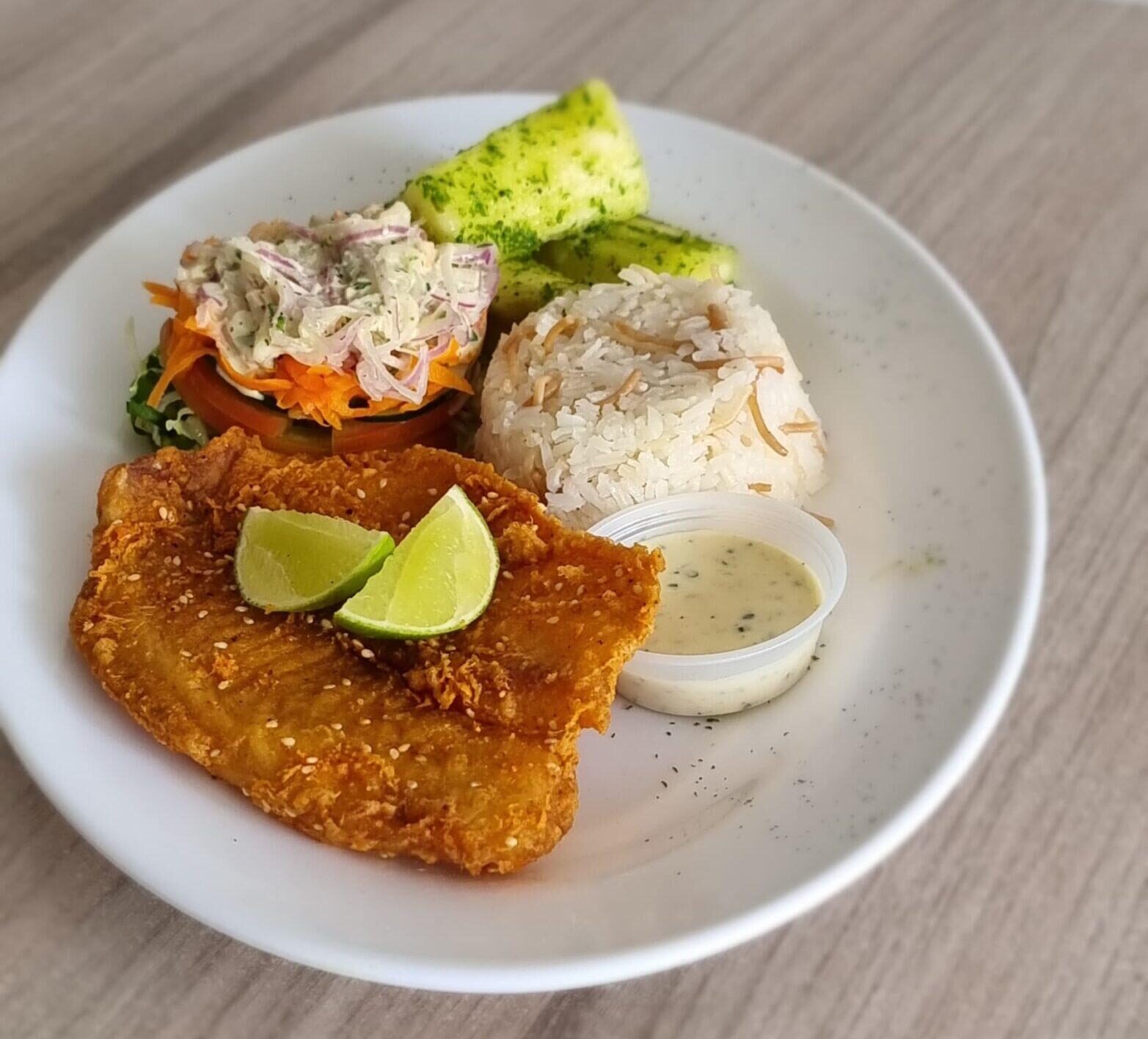 Tilapia apanada natral deli 2 Mojarra frita - Menú Natural Deli - Restaurante saludable en Bogotá