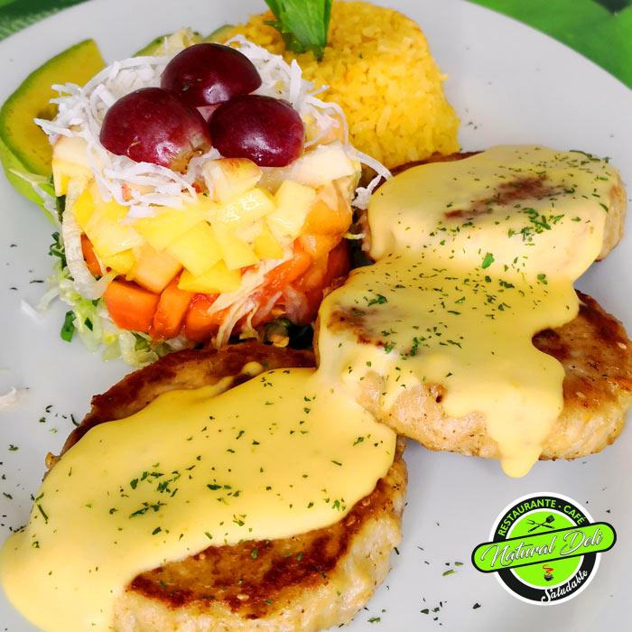 MEDALLONES-DE-PECHUGA Bondiola de cerdo - Natural Deli - Restaurante saludable en Bogotá